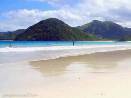 pantai-selong-belanak-cocok-jadi-tempat-kursus-selancar-untuk-pemula | Berita Positive 